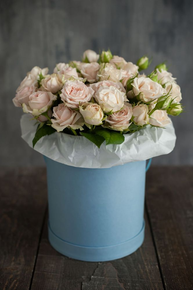 корпоративная коробка с розами для офиса в Ангарске