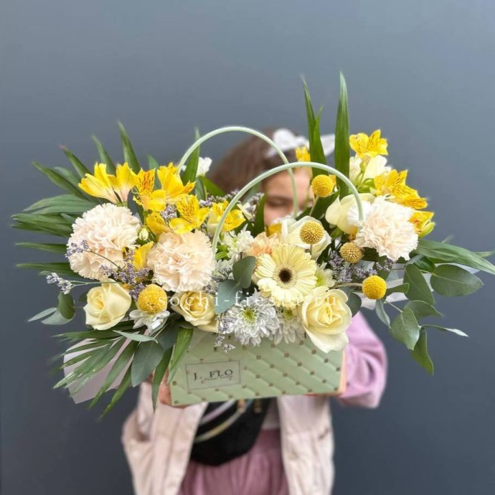 Сумочка с розами "Эпиа" в Ангарске