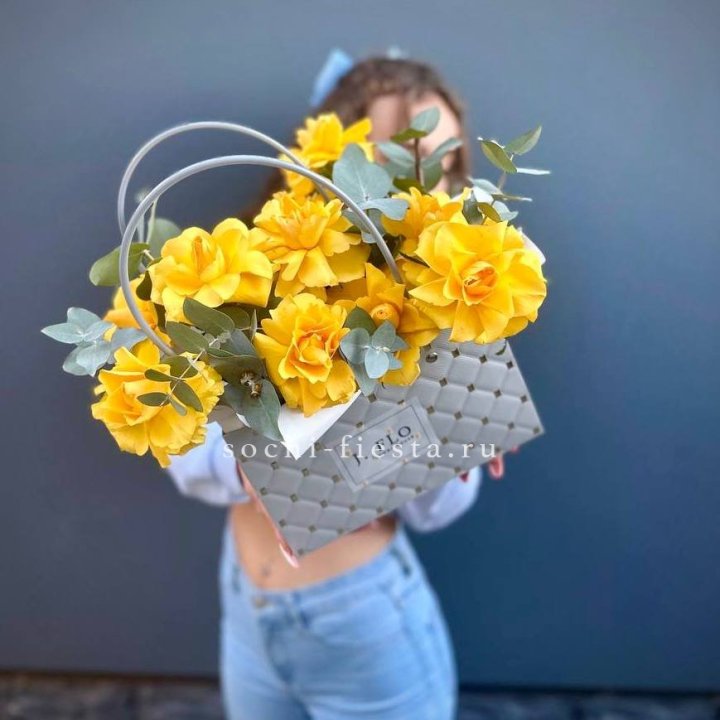 Сумочка с розами "Эдель" в Ангарске