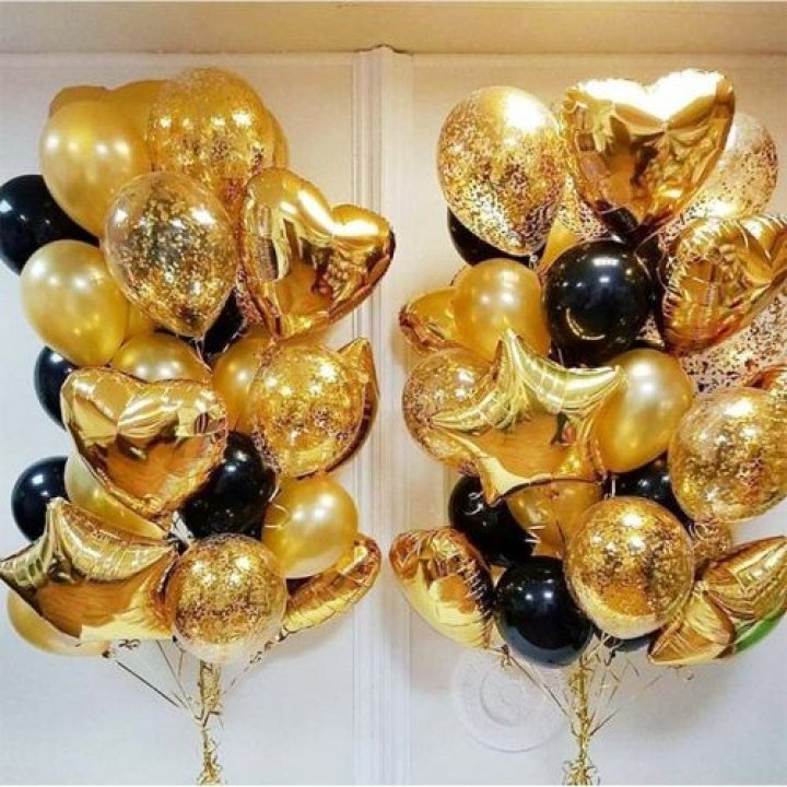 Фонтан шаров "Чёрное золото" в Ангарске