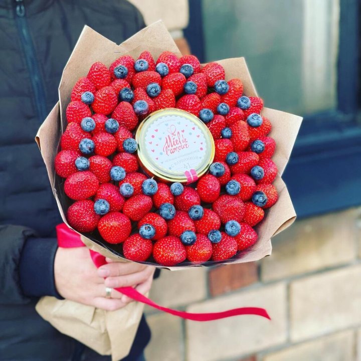 "Клубника и мёд" в Ангарске