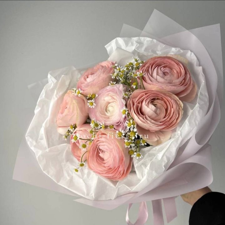 Ранункулюсы с ромашками в Ангарске