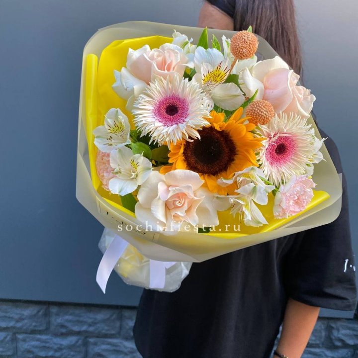 Букет с подсолнухом "Елоу" в Ангарске