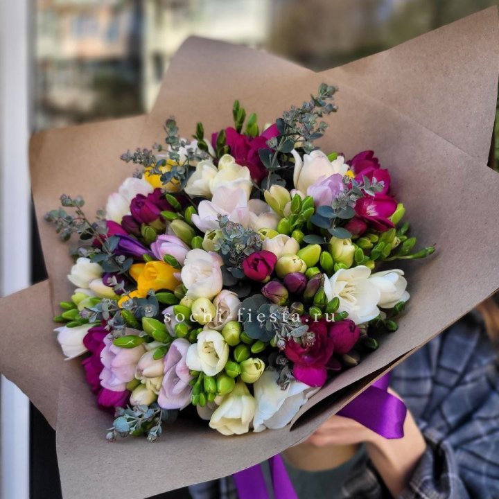Букет фрезий "Радуга" в Ангарске