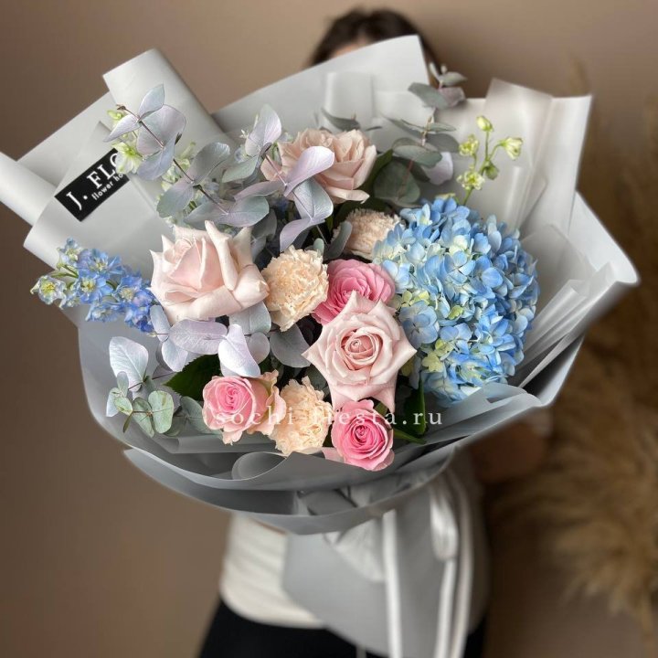 Букет с гортензией № 4 в Ангарске