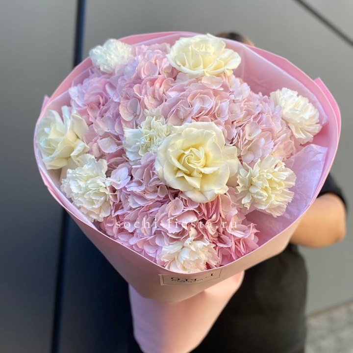  Букет гортензий и роз  в Ангарске