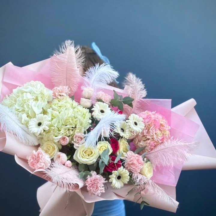 Дизайнерский букет "Валенсия-3" в Ангарске