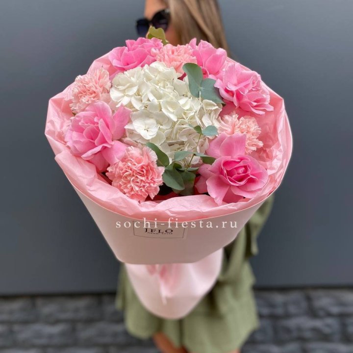  Букет роз и гортензии "Навола" в Ангарске