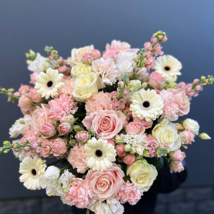 Авторский букет "Нежный" в Ангарске