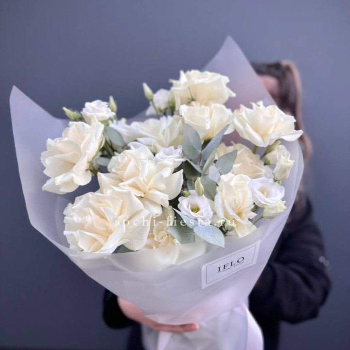 Букет французских роз и эустомы  в Ангарске