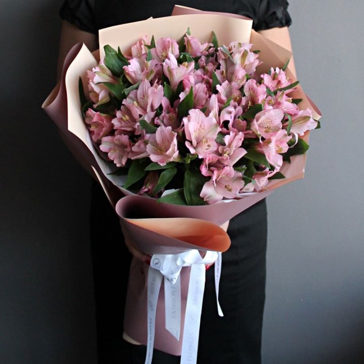 Букет розовых альстромерий в Ангарске