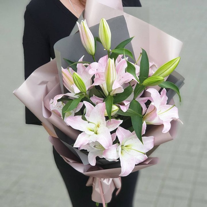 Букет розовых лилий в Ангарске