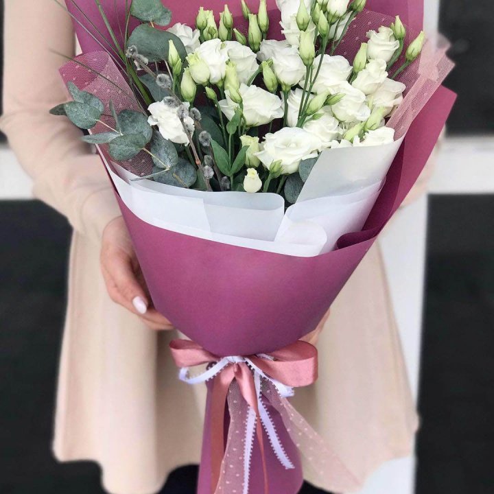 Эустомы с эвкалиптом в Ангарске