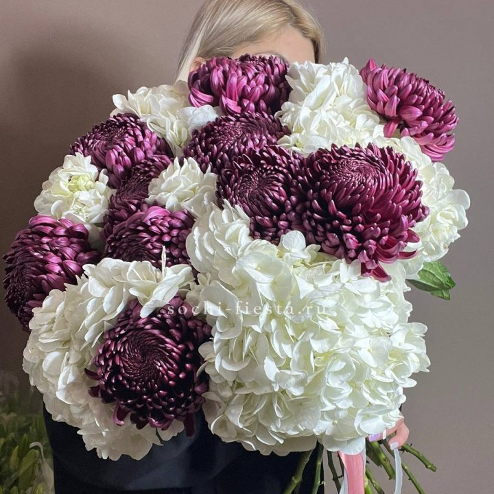 Охапка Бигуди и гортензий в Ангарске