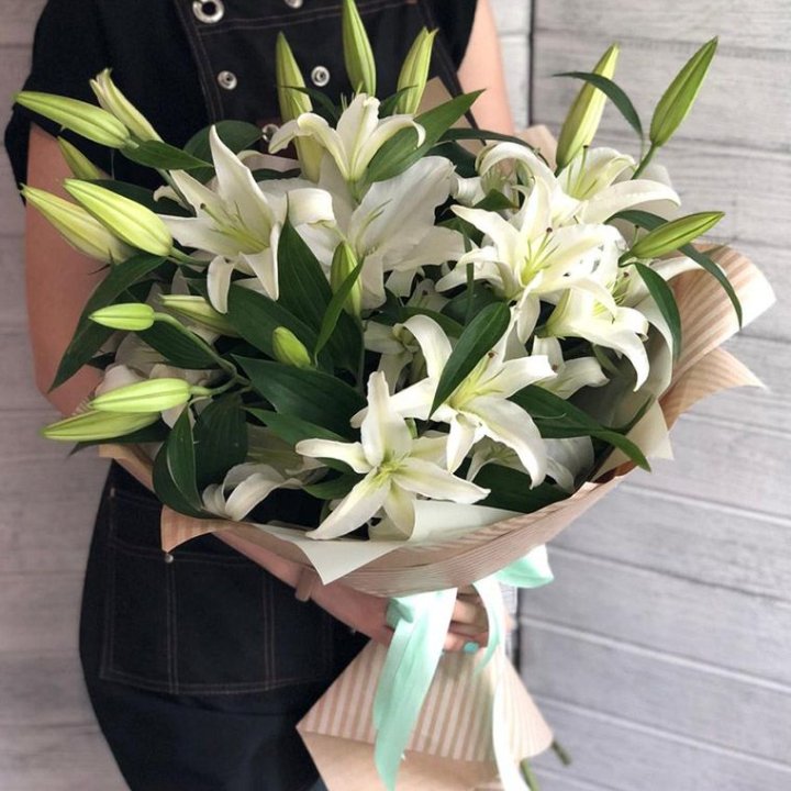 Букет белых лилий в Ангарске