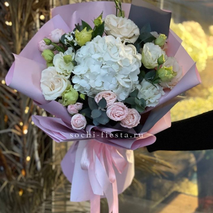 Букет с гортензией №3 в Ангарске