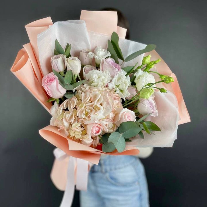 Букет с гортензией "Клодс" в Ангарске