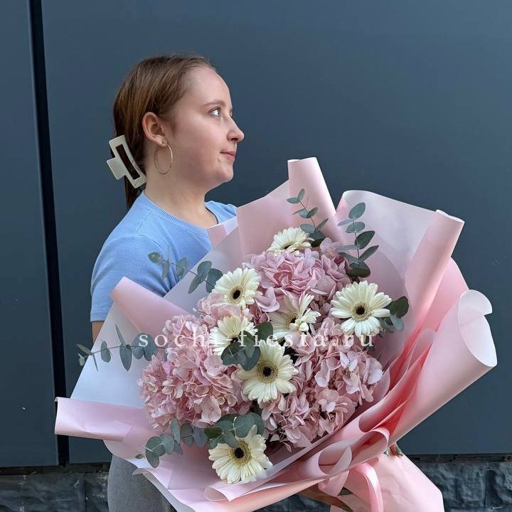 Букет "Знак любви" в Ангарске