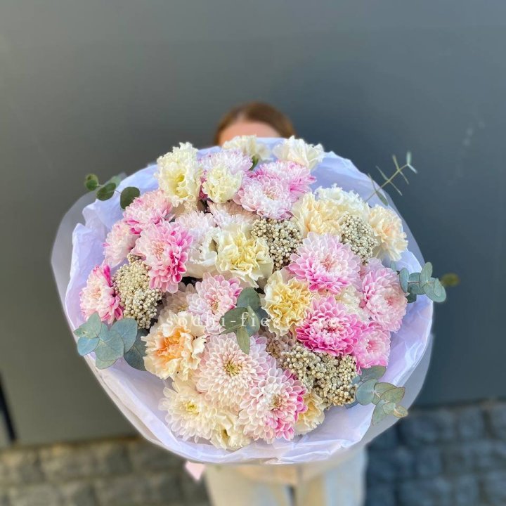 Букет из стойких цветов  в Ангарске