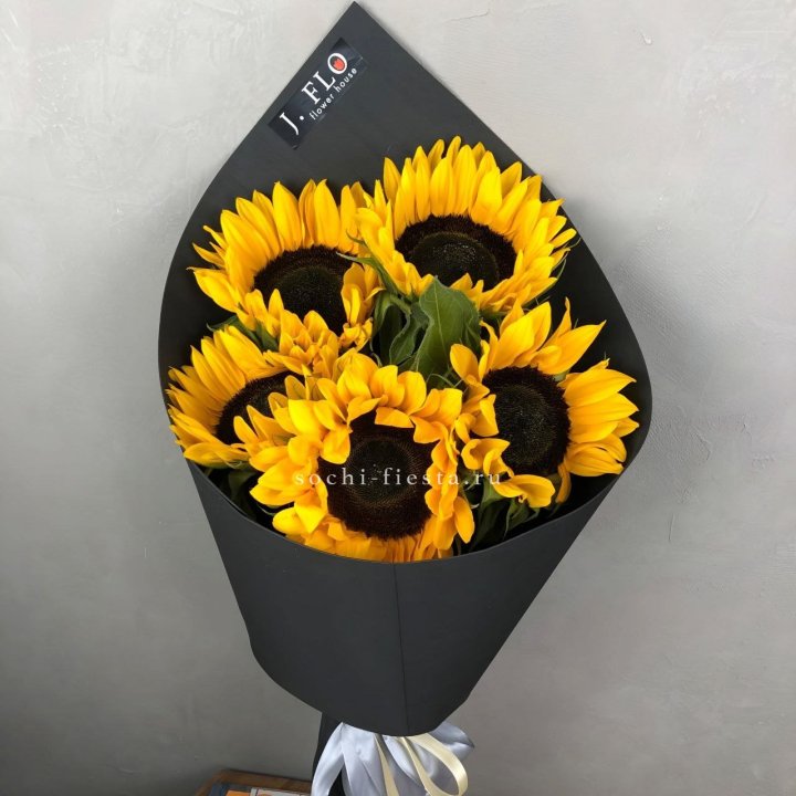 Букет из 5  подсолнухов в Ангарске