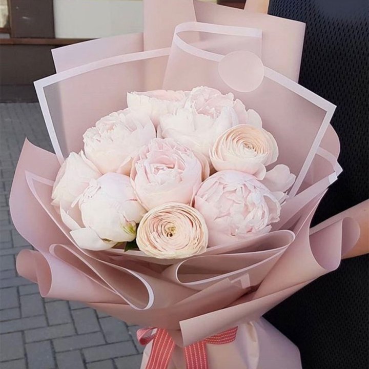 Пионы и ранункулюсы в Ангарске