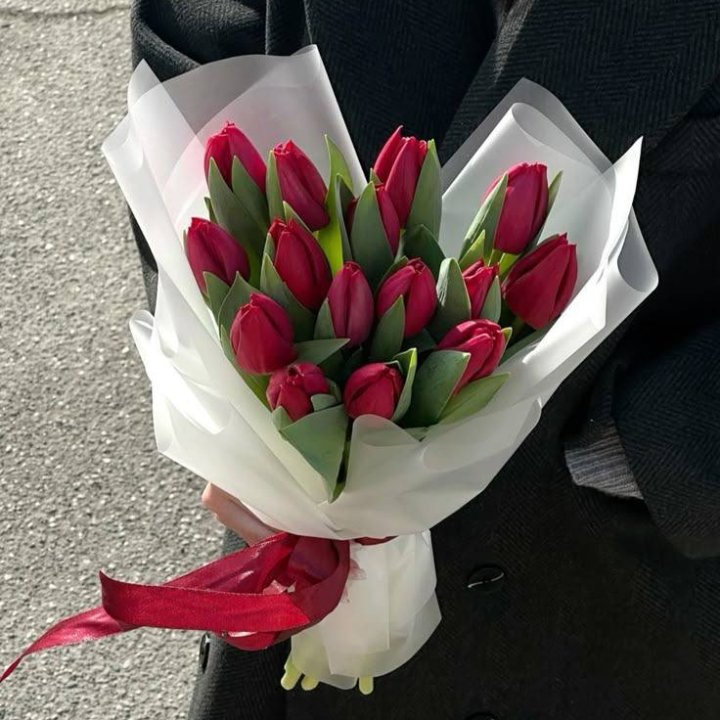 15 красных тюльпанов в Ангарске