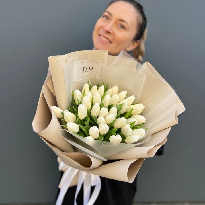 35 белых тюльпанов в Ангарске