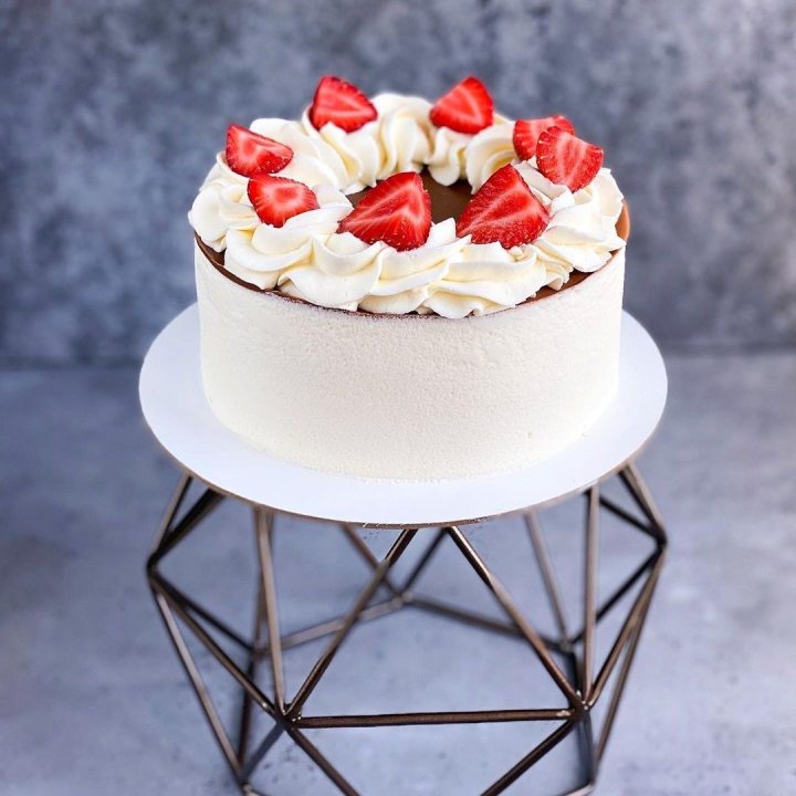 Торт "Клубника со сливками" в Ангарске