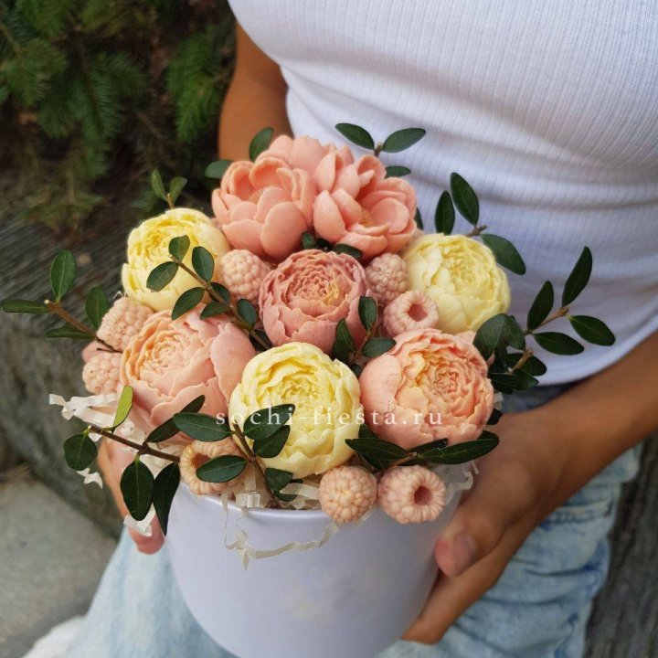 Шоколадный букет с ягодами в Ангарске