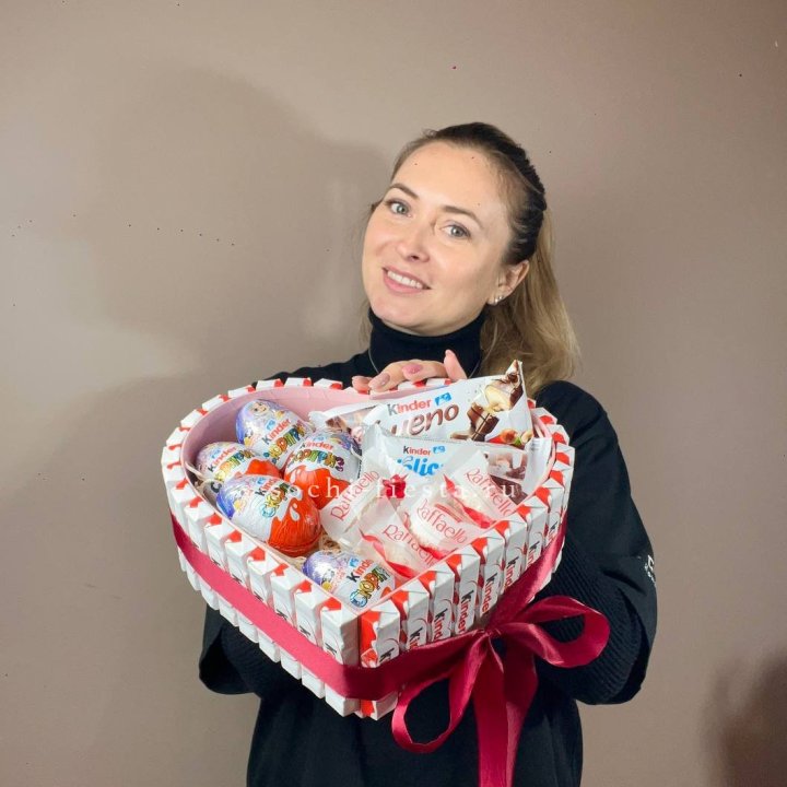 Подарочный набор сердце с Киндерами в Ангарске