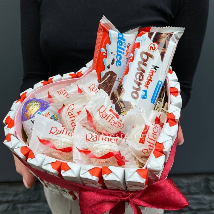 Подарочный набор сердце с Киндерами и Рафаэлло в Ангарске