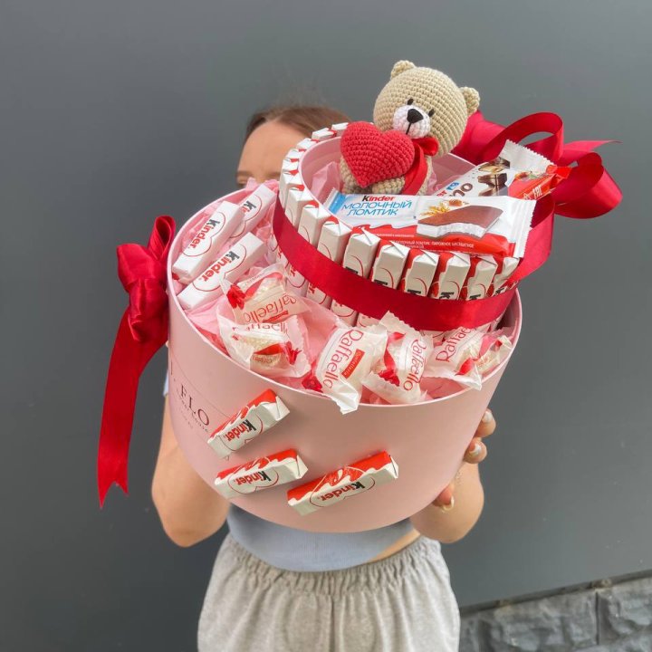 Бокс киндерами и раффаэлло 2 в Ангарске