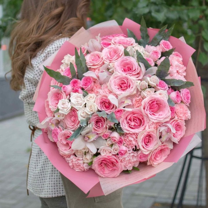 Дизайнерский букет "Барби" в Ангарске