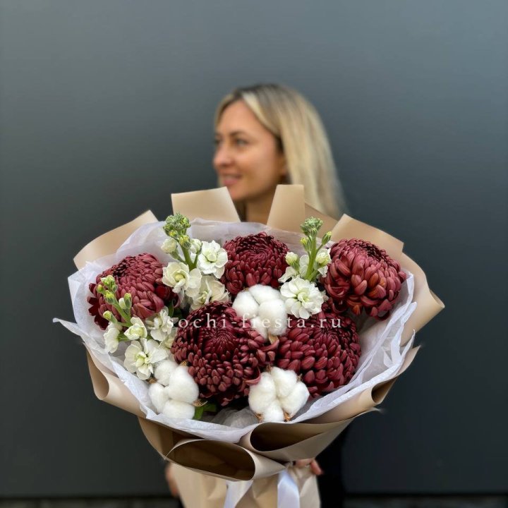 Хризантемы с маттиолой в Ангарске