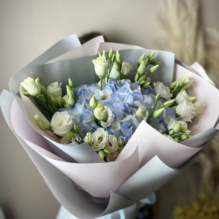 Букет с гортензией "Адель" в Ангарске