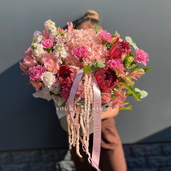 Коробка с цветами "Камикадзе" в Ангарске