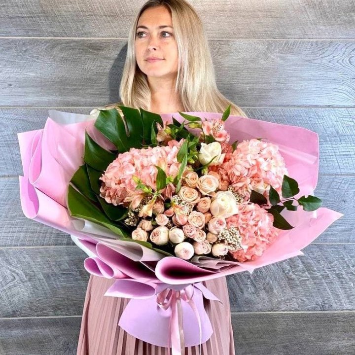 Дизайнерский букет "Валенсия-2" в Ангарске