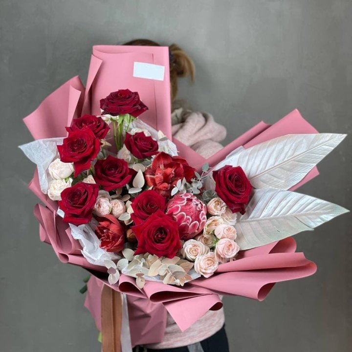 Дизайнерский букет "Ред Вильвет" в Ангарске