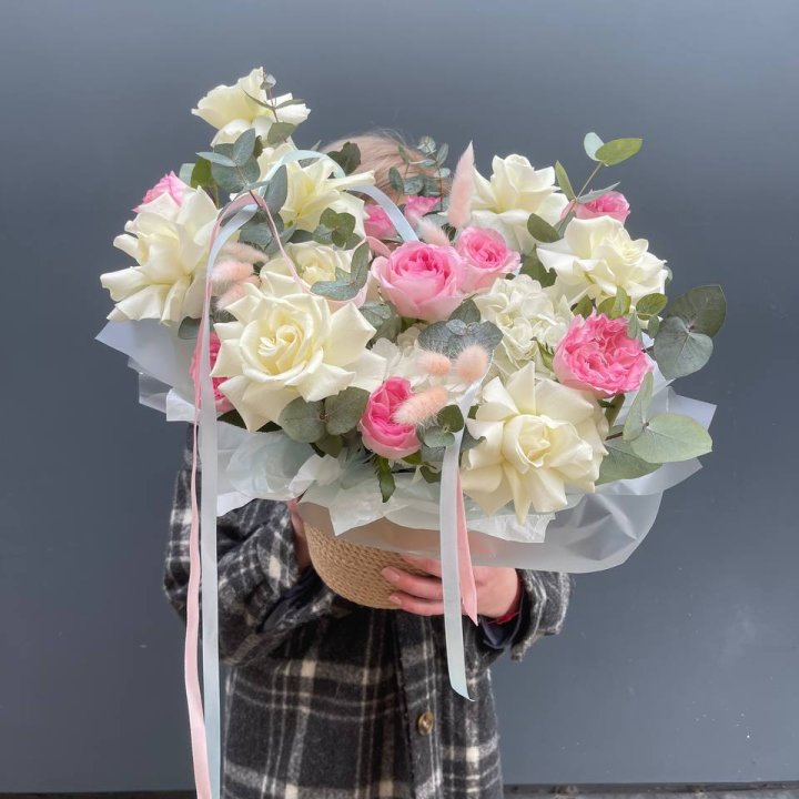 Кашпо с розами в Ангарске