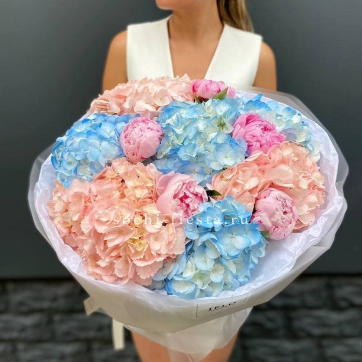 Дуобукет гортензии с пионами  в Ангарске