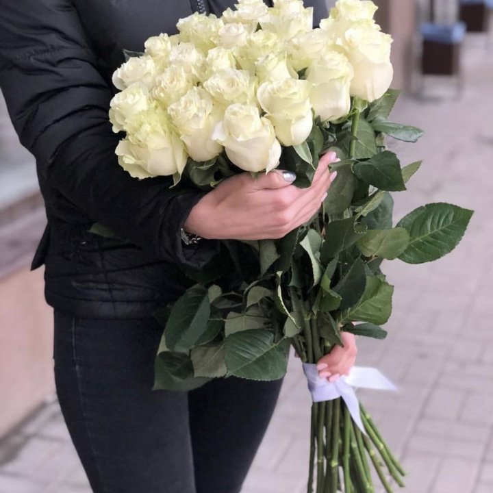 Голландские розы белые в Ангарске