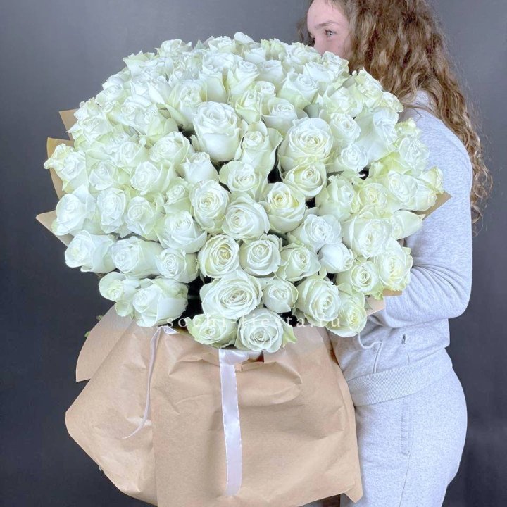 101 белая высокая импортная роза в Ангарске