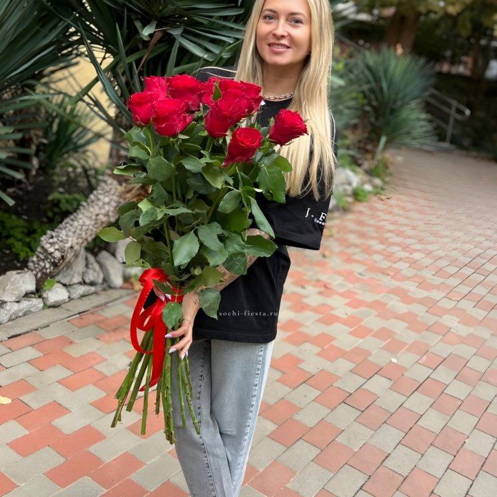 15 высоких красных роз в Ангарске