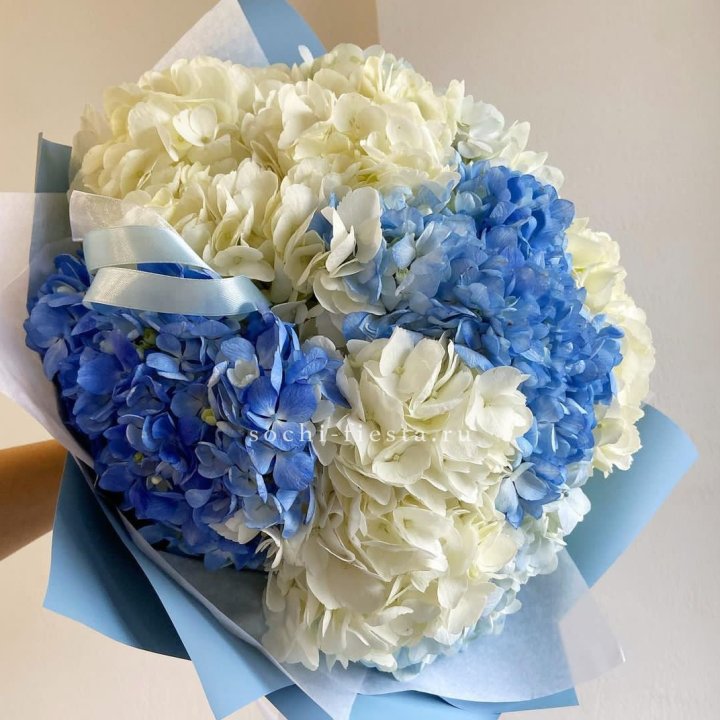 Букет гортензий "Голубая лаза" в Ангарске