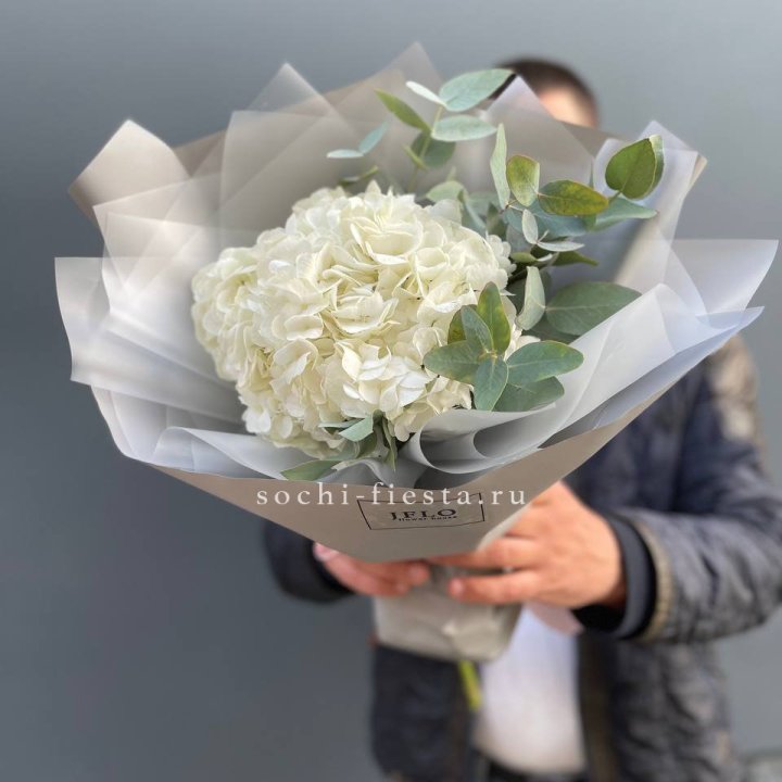 Букет  из белой гортензии в Ангарске
