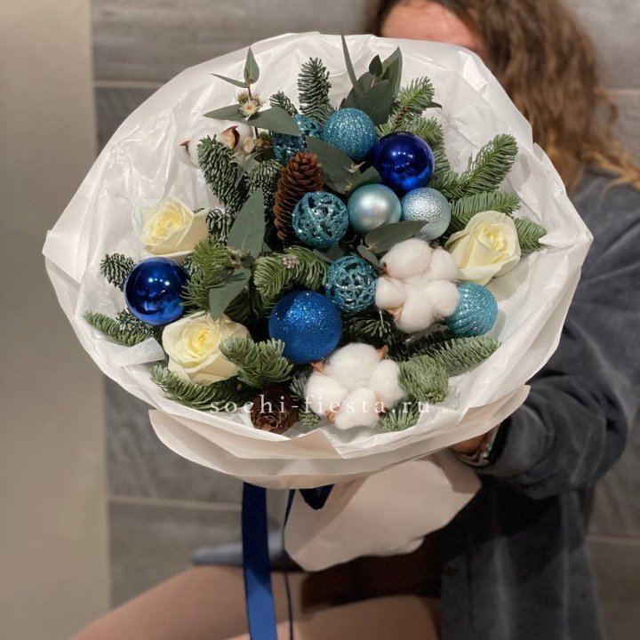 Новогодний букет "Синий иней" в Ангарске