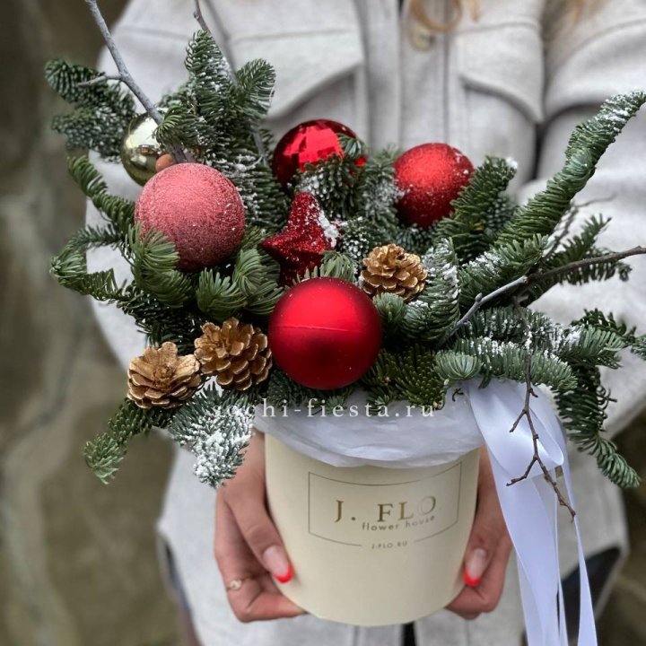 Новогодняя композиция в коробке ред в Ангарске