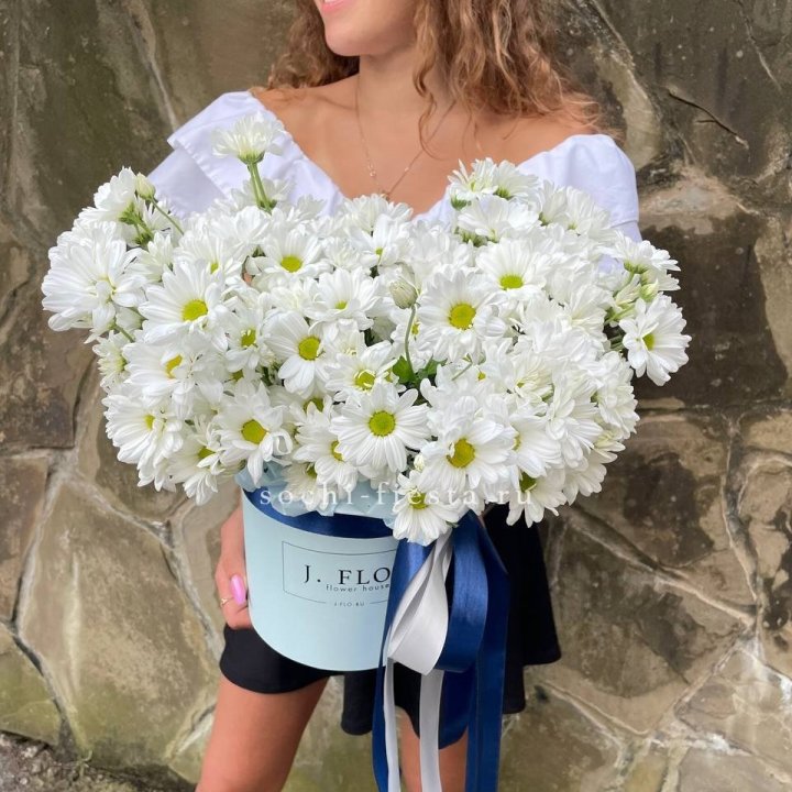 Коробка с хризантемами №2 в Ангарске