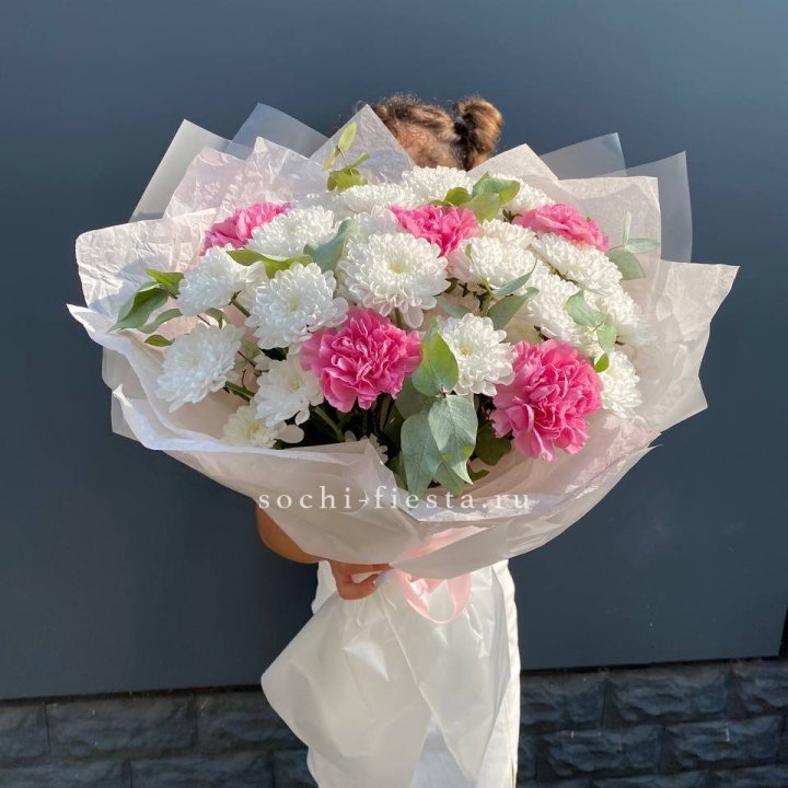  Букет  хризантем и диантусов "Воздушный" в Ангарске