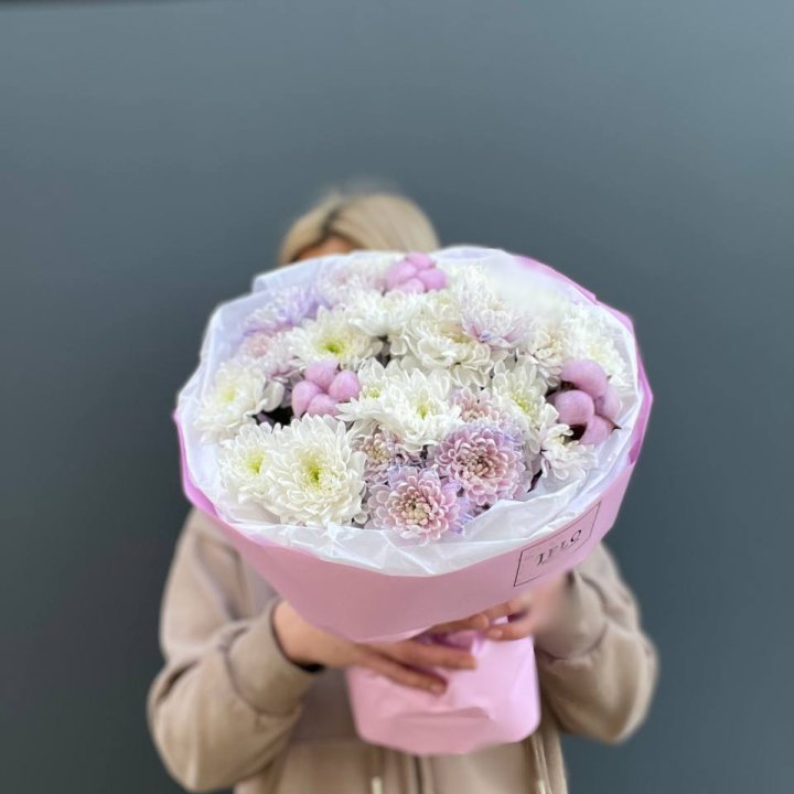7 нежных хризантем в Ангарске